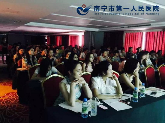 学员们认真听讲.jpg