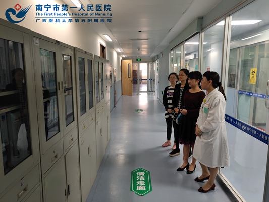 2018年11月12日邕宁区人民医院到我院检验科参观学习.jpg