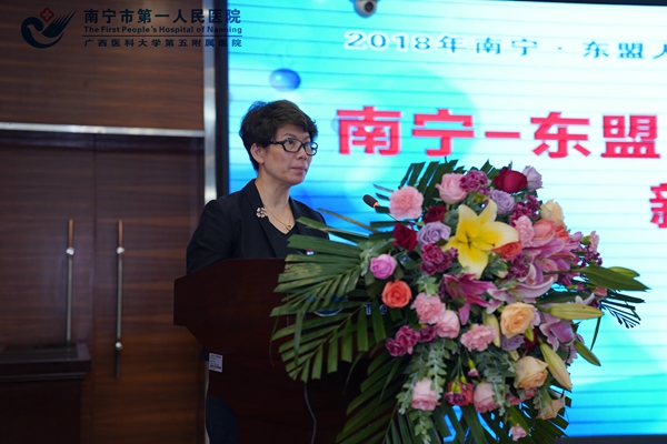 2.市卫计委副主任海静如在南宁-东盟再生医学与肿瘤免疫治疗新技术专家论坛致辞.jpg