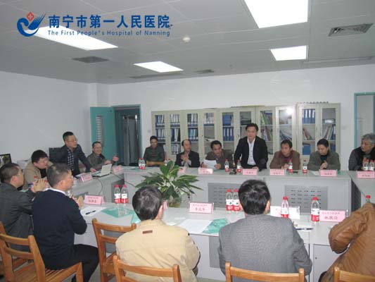 参会人员热烈讨论.jpg