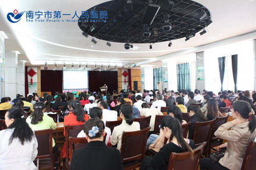 讲座现场座无虚席_调整大小.JPG
