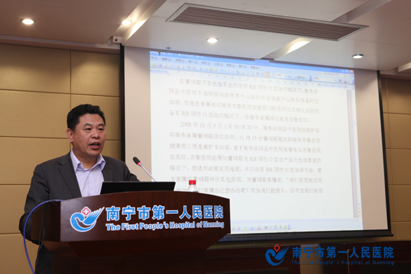 卓小勤教授在授课.JPG