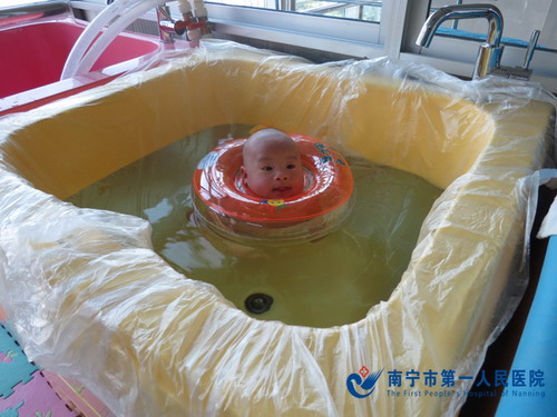 宝宝在畅游_调整大小.JPG