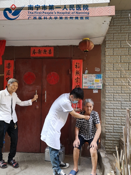 1.我院家庭医生上门服务.jpg