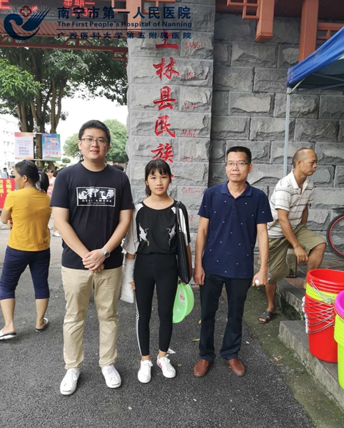 1.我院派驻甘六村第一书记梁健兴劝返初三辍学学生.jpg