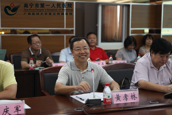 2市人大教科文卫委主任委员黄孝林在我院医联体建设工作汇报会上进行发言.jpg