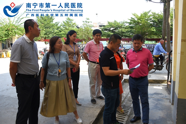 韦金儒院长视察公卫楼建筑地址.jpg