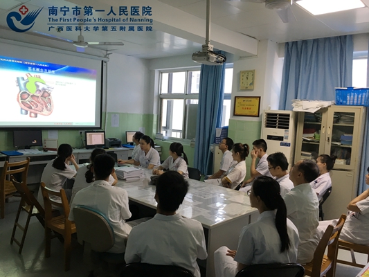 韦主任在授课.jpg
