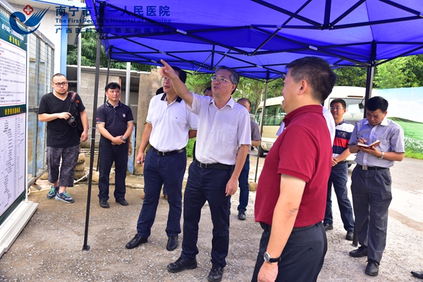 1南宁市市长周红波到位于高新区的南宁市第一人民医院相思湖医院(南宁市卫生学校附属医院)项目现场督查.jpg