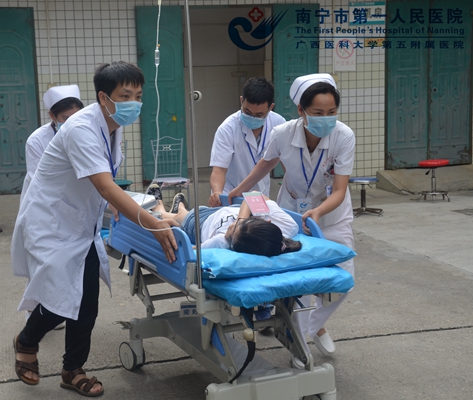 图1:食物中毒应急演练抢救现场.jpg