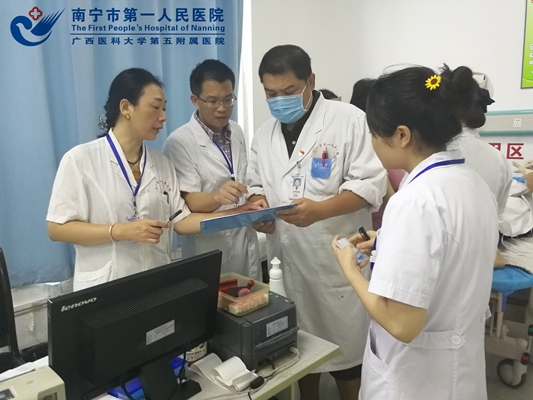 1我院对《医疗核心制度》落实情况进行督查.jpg