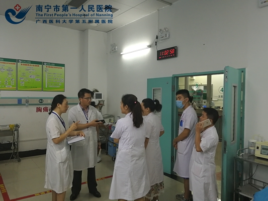 2我院对《医疗核心制度》落实情况进行督查.jpg