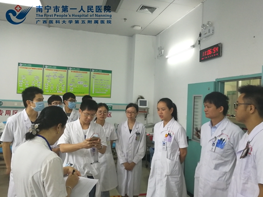 3我院对《医疗核心制度》落实情况进行督查.jpg