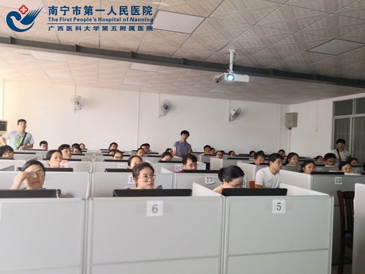 1.各科室人员认真学习.jpg