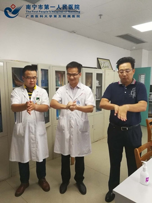 心胸外科手卫生演示现场.jpg