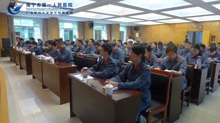 2.学员们认真听课.jpg