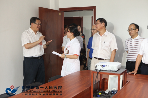 区政协陈刚副主席参观三塘镇卫生院与南宁市第一人民医院远程会诊中心.jpg
