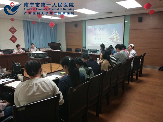 1.图为护理本科生座谈会现场.jpg