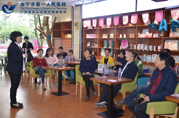 图1:各方代表在喜孕月子中心进行座谈会_.jpg