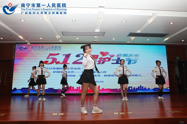 2.演出现场.jpg
