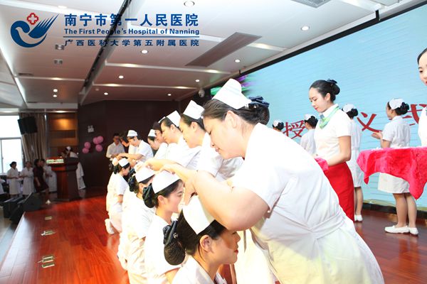2、图为授帽仪式_.jpg