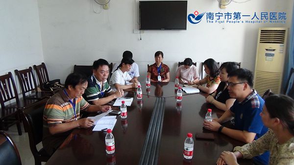 科教科周全科长介绍医院实习和教学情况.JPG