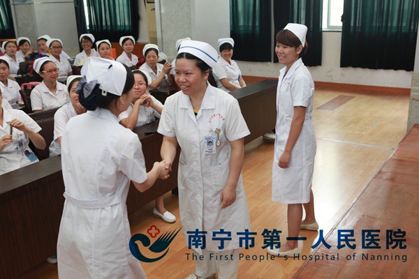 护士长与新护士见面.JPG