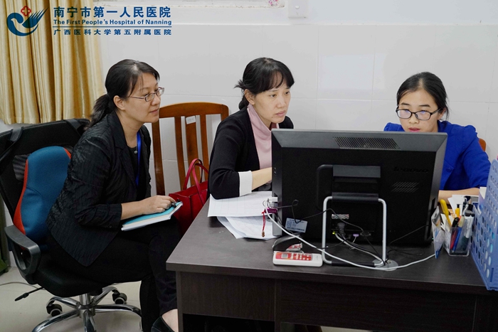 1574244004610003709.jpg 3.药学专家查看资料_副本.jpg