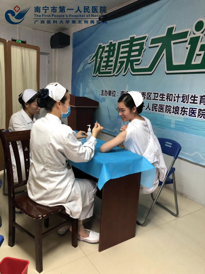 1574245253823002686.jpg 图片2.为临床一线医护人员接种流感疫苗.jpg