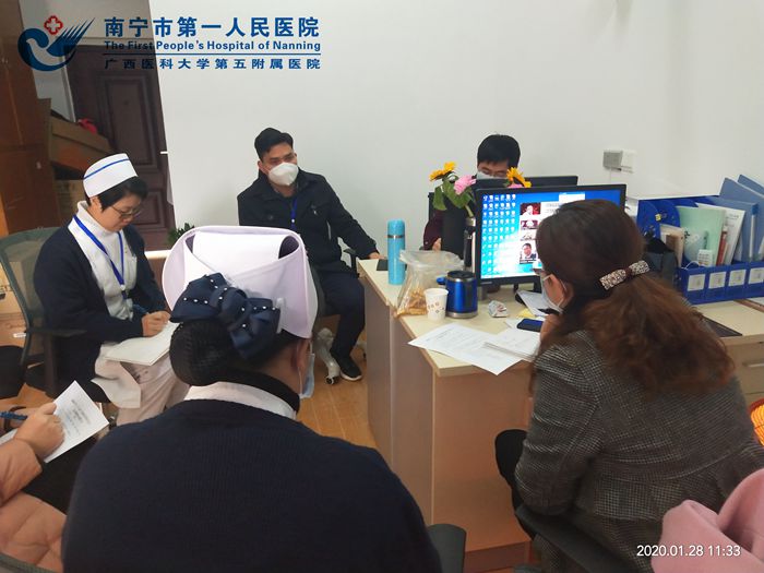 2020年1月28日，陈开涛主任向黄岳助理一行详细汇报中心的现况.jpg