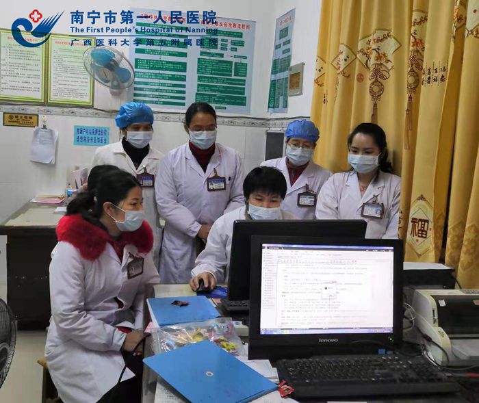 1581325756296076620.jpg 2月4日我院伶俐分院开展了全院全员新冠肺炎防控知识及防护用品穿脱流程培训.jpg