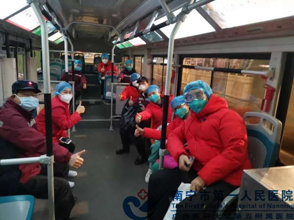 1581384861796033088.jpg 1.拍摄于队员前往医院的路途中.jpg