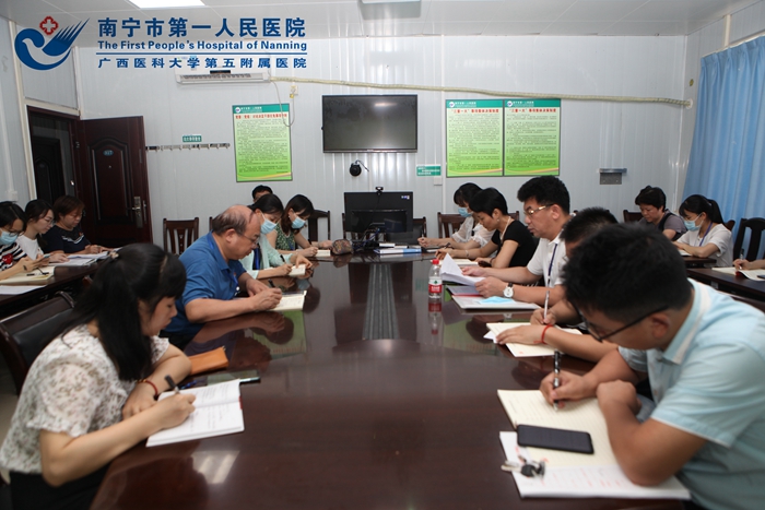 1594633163484076910.jpg 2、党员认真记录.jpg