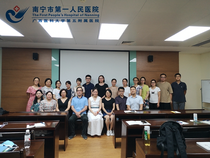 1594772714763099234.jpg 第二期英语口语培训班学员合照.jpg