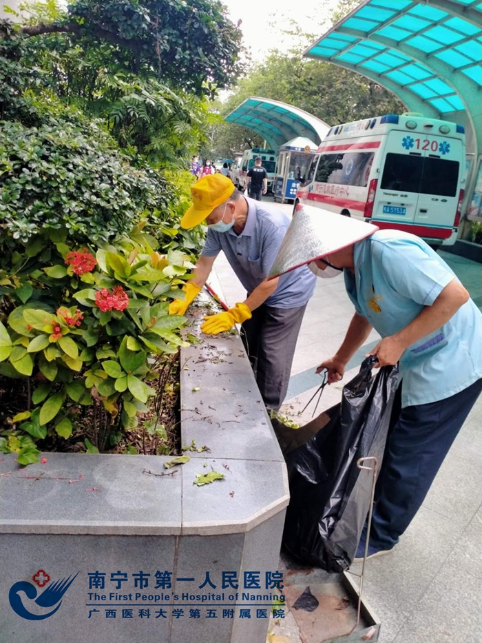 1594774082372049429.jpg 2、清除绿化带杂物.jpg