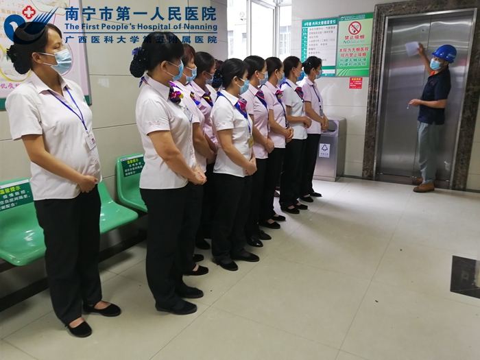 2、[1].电梯应急救援演练现场.jpg