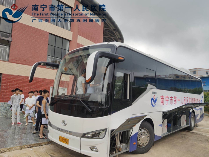 1600330910084060888.jpg 1.多功能体检车在开展体检项目.jpg