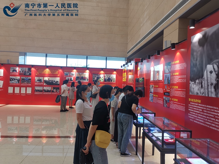 1[1].图为住培支部党员参观图1-陆新凤供图.jpg