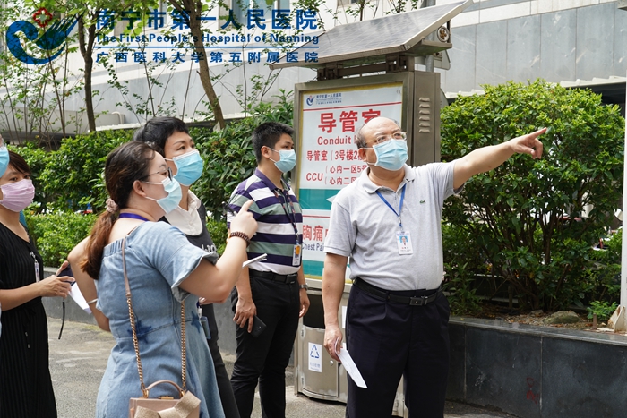 3、陈波书记指导工作现场.jpg