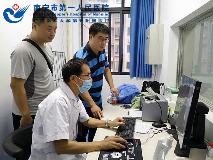 1601258780413025861.jpg 1.南宁市第一人民医院放射科毛一朴主任指导桂雅卫生服务中心远程影像.jpg