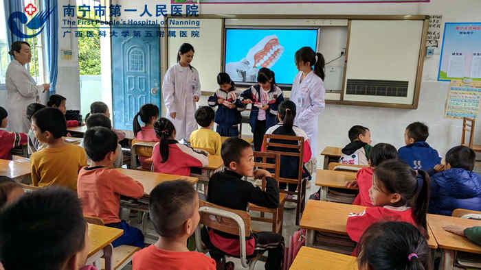 1604029043333047428.jpg 1、市一志愿者在六联村小学开展口腔护理活动_.jpg