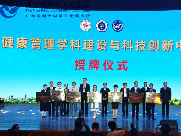 1606787420853051754.jpg 图3_科技创新评审合影_副本.jpg