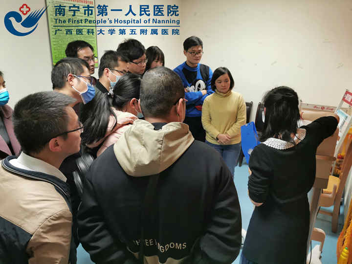 1607935356276095255.jpg (图11)第四期培训班分组上机实操,右一为中山大学附属第一医院重症医学科韦碧琳呼吸治疗师_副本.jpg