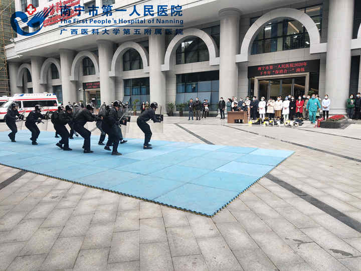 进行安保演练_副本.jpg