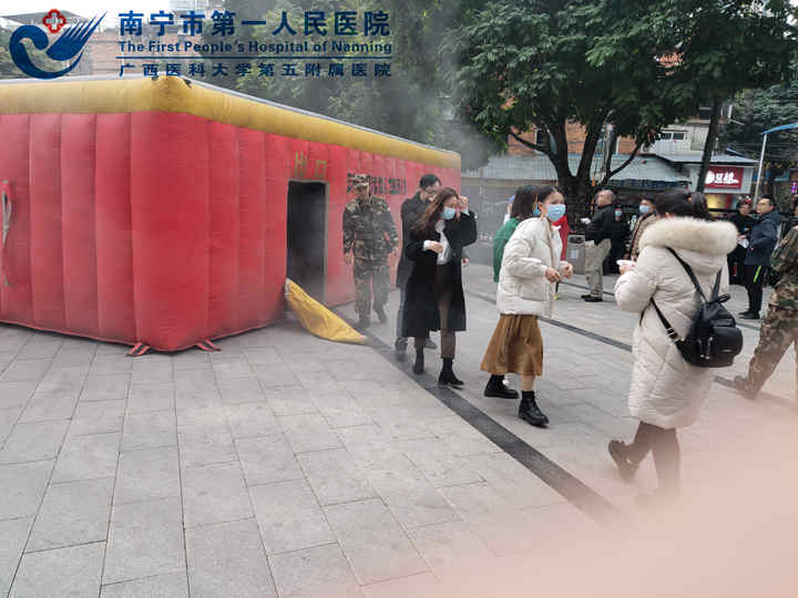进行逃生模拟演练_副本.jpg