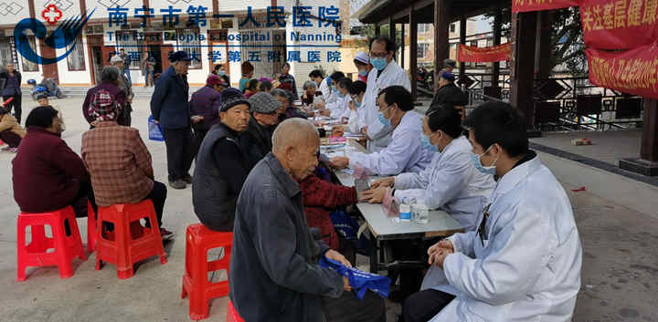 图为义诊现场.jpg