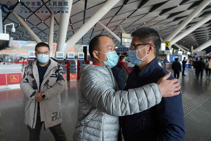 人事科陈剑球科长：你在前方，有什么困难谁是和我们说！.jpg