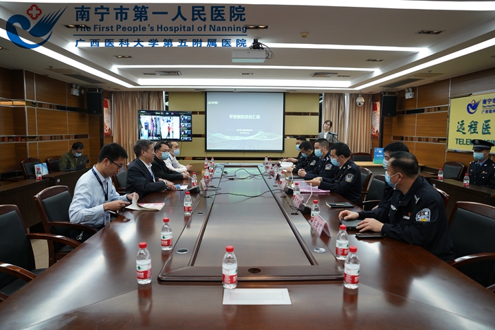 1613632791925093614.jpg 1、韦金儒院长介绍我院平安医院建设情况.jpg