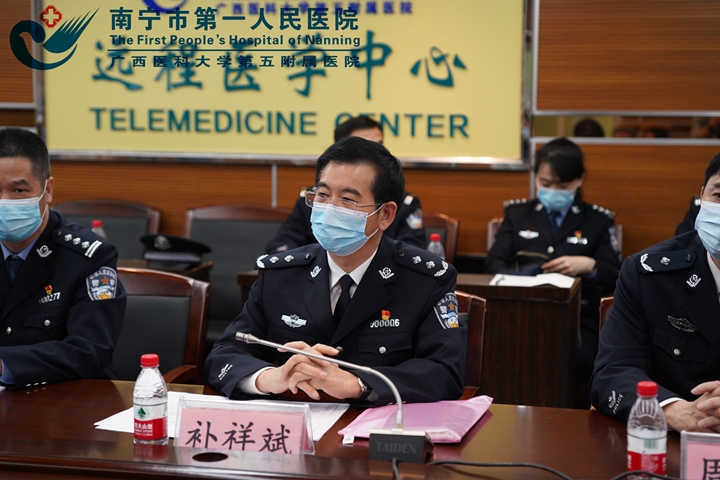 1613632811042086126.jpg 2、自治区公安厅党委委员、副厅长补祥斌对我院平安医院建设提出建议.jpg