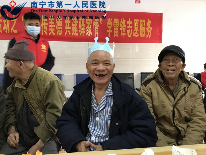 1615261758350036541.jpg 1老人们露出了幸福的笑脸.jpg